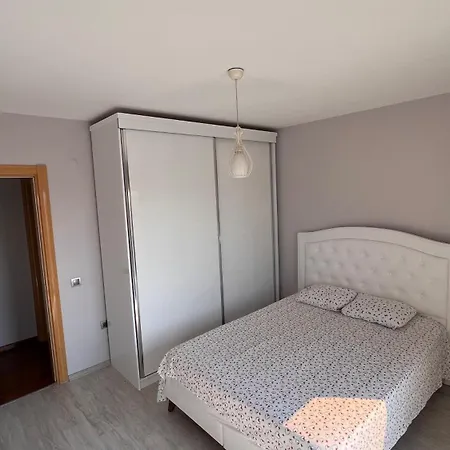 Alacati Muestakil Havuzlu Çeşme