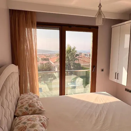 Alacati Muestakil Havuzlu فيلة Çeşme