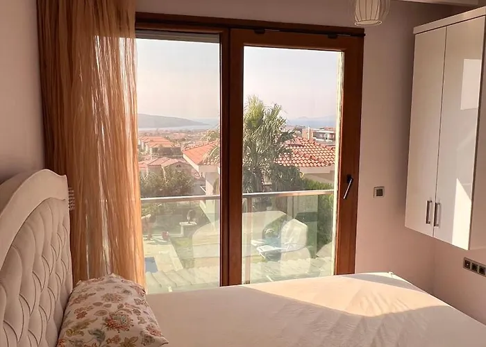 Alacati Muestakil Havuzlu فيلة Çeşme